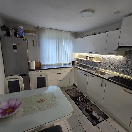 Apartment Pri Tetki 2 *